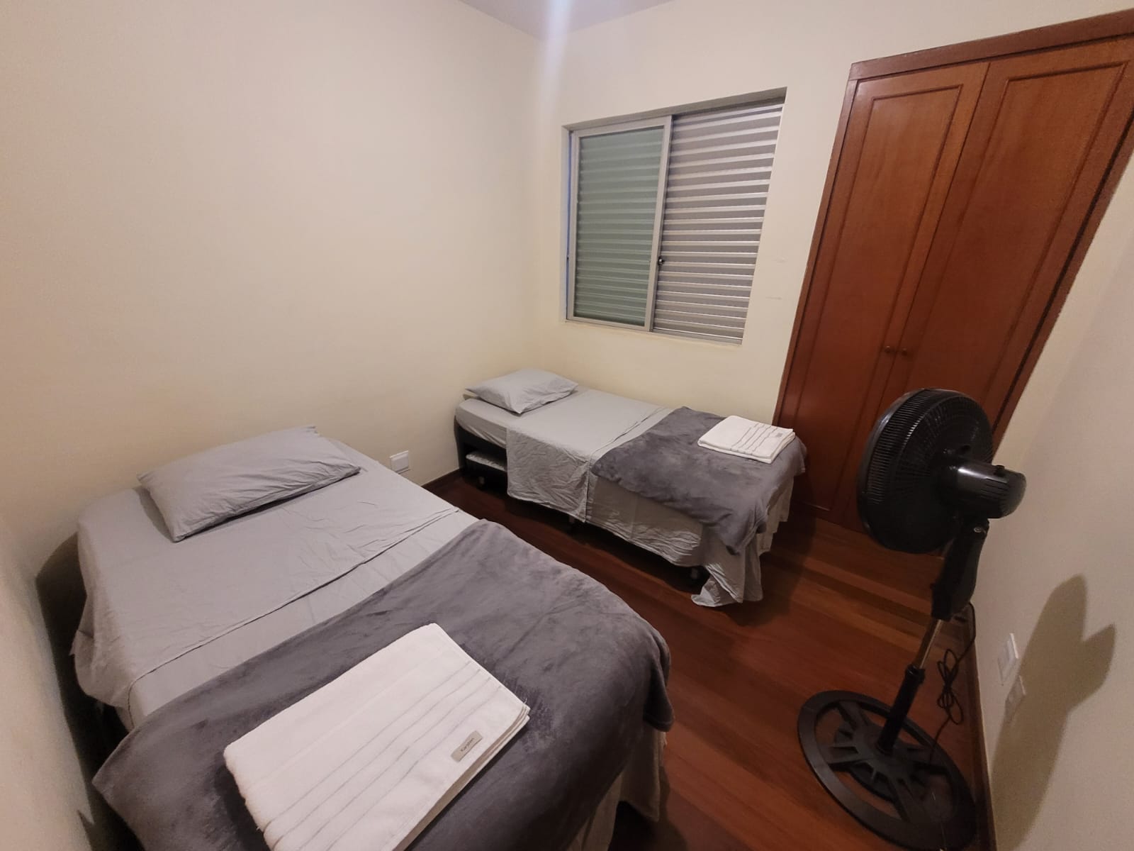 Quarto duplo / escritorio